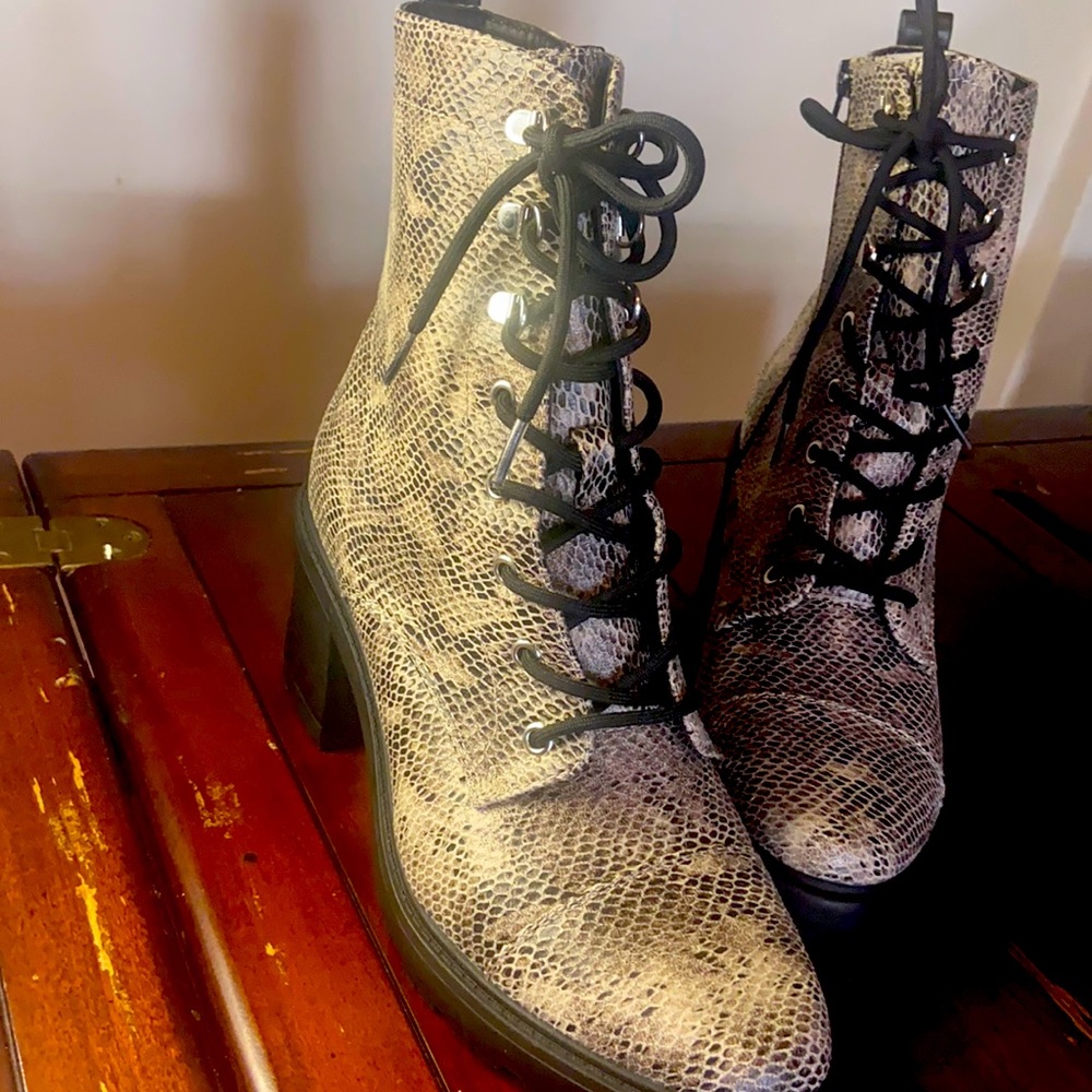 Super Cute Chunky Heeled Python Patterned Bootie! - image 1